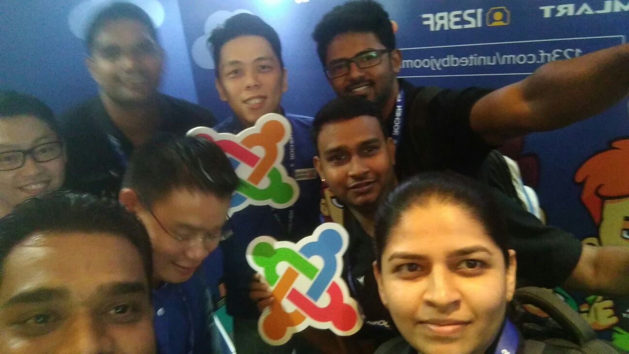 Selfie with Stackideas, JoomlArt